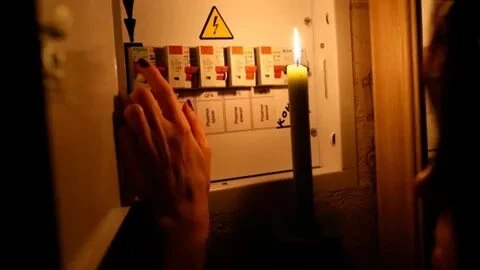 По сообщению диспетчера "Донецкэнерго": через 20 минут будет полностью отключен Мангушс...