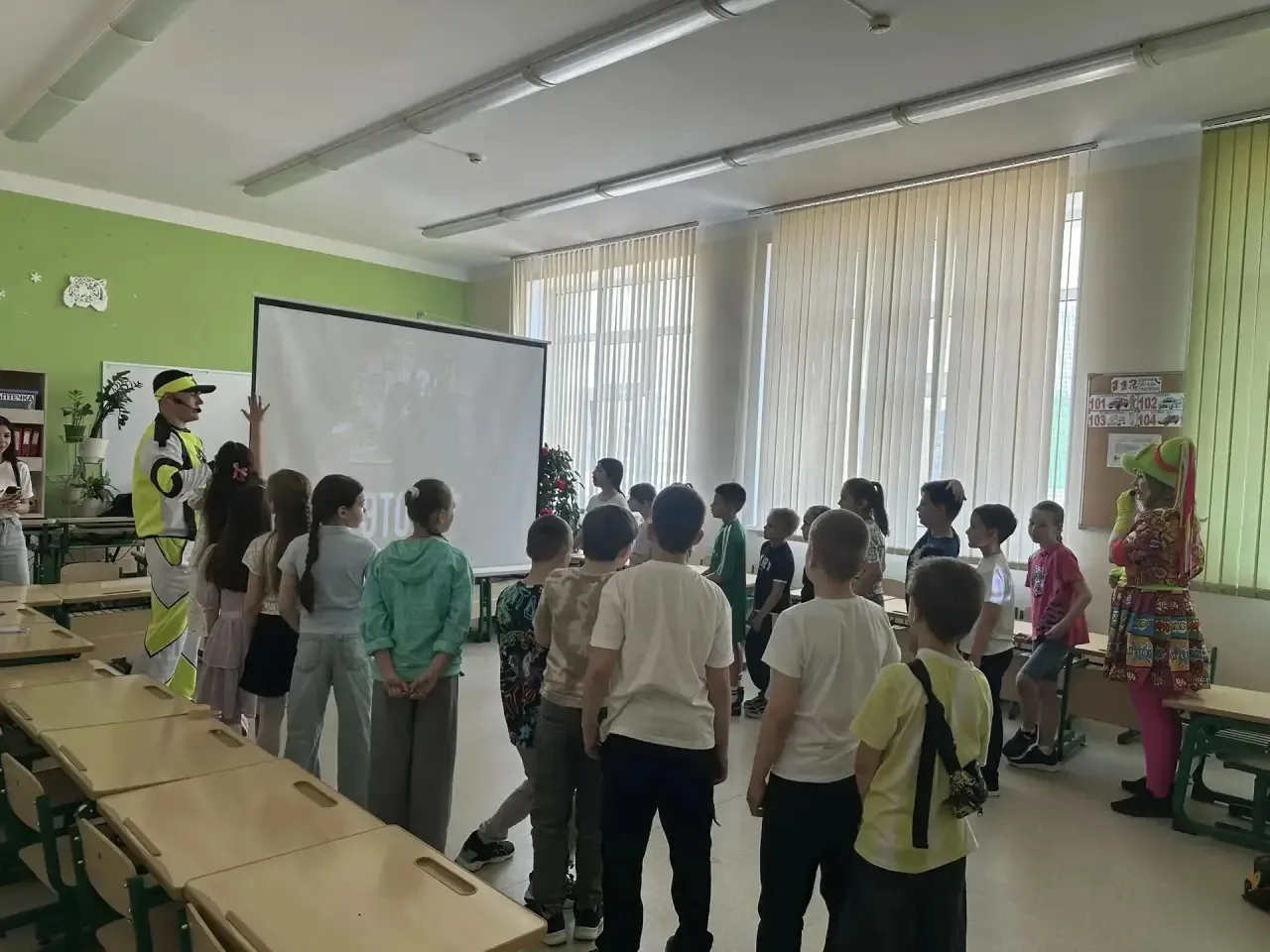 🎉 Друзья! 🎉 В 3 «В» классе прошёл Последний звонок — яркий, весёлый и запоминающийся! 🥳  Ребята отме