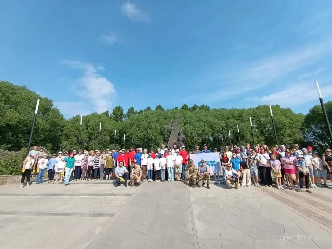 🌹 На Авангарде высадили 800 цветов у памятника Герою Черных

Акцию приурочили к 81-й годовщине Побе