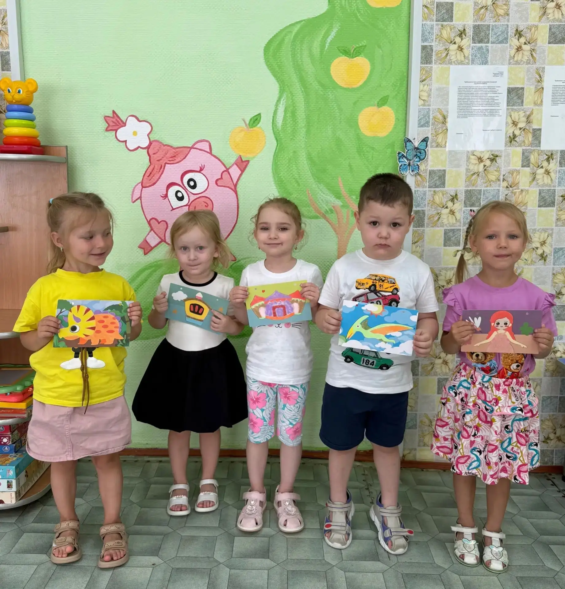 ПЕСОЧНЫЕ КАРТИНЫ 🖼️
Наши воспитанники познакомились с необычной техникой изобразительного искусства