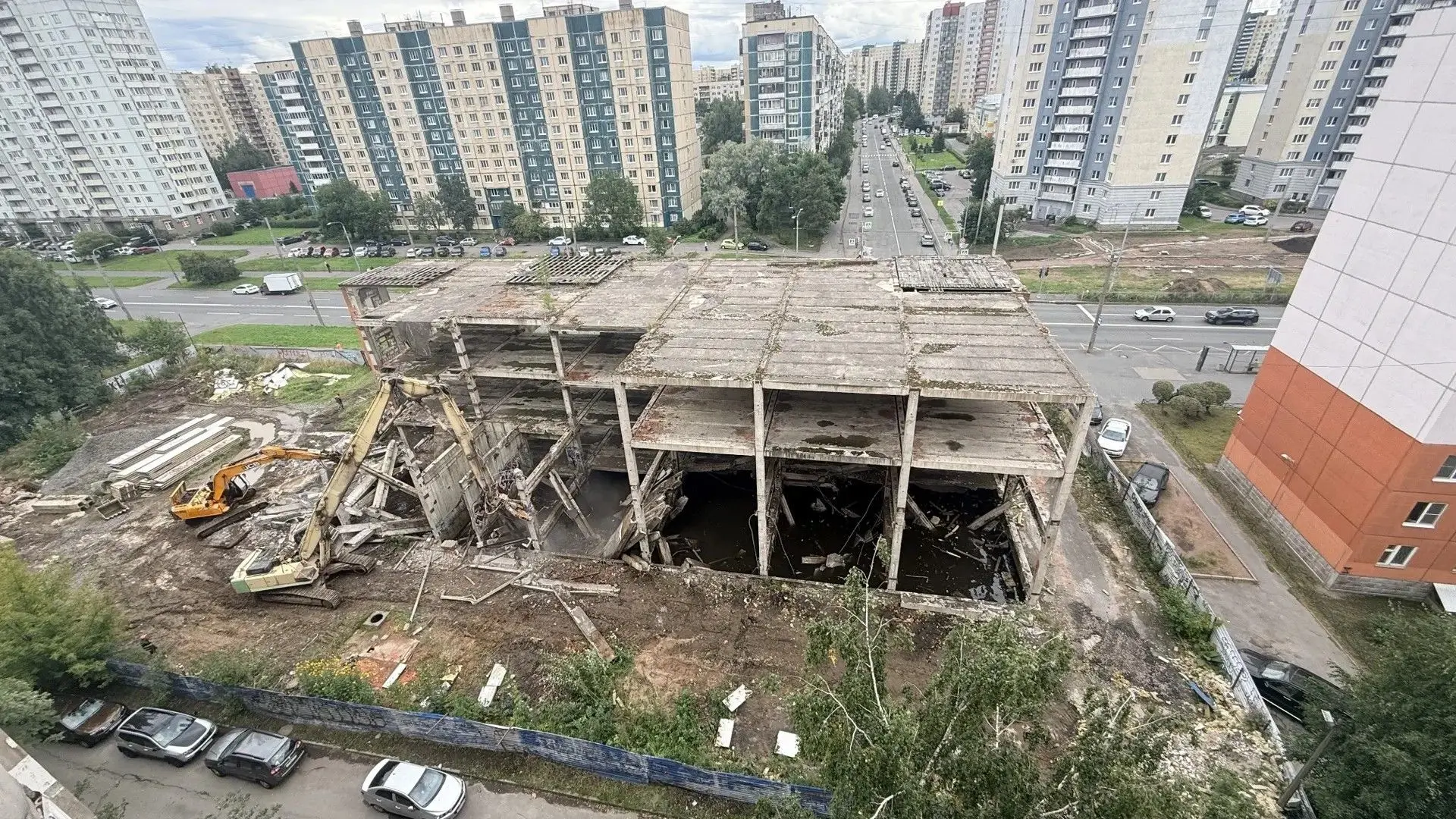 Комитет по контролю за имуществом приступил к демонтажу исторической «заброшки» на прос...