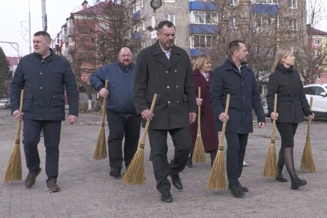 На фото изображена единственная имеющаяся опция по наведению порядка в городе Междуреченске у нового