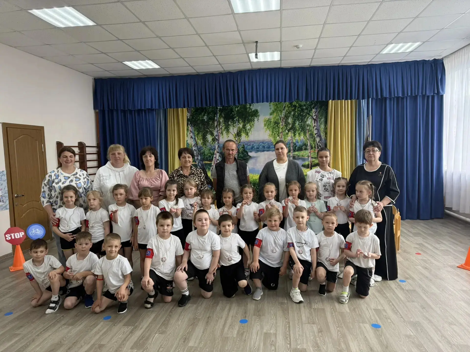 🎉 У нас прошёл настоящий праздник знаний — КВН «Знатоки ПДД» для старшей группы! 😍