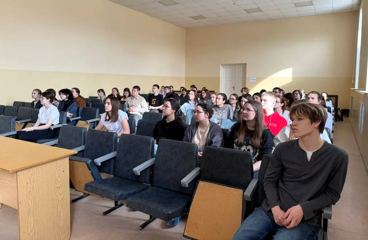 Кафедру психиатрии и клинической психологии ОрГМУ посетили школьники   Вчера доцент кафедры Юлия Пад