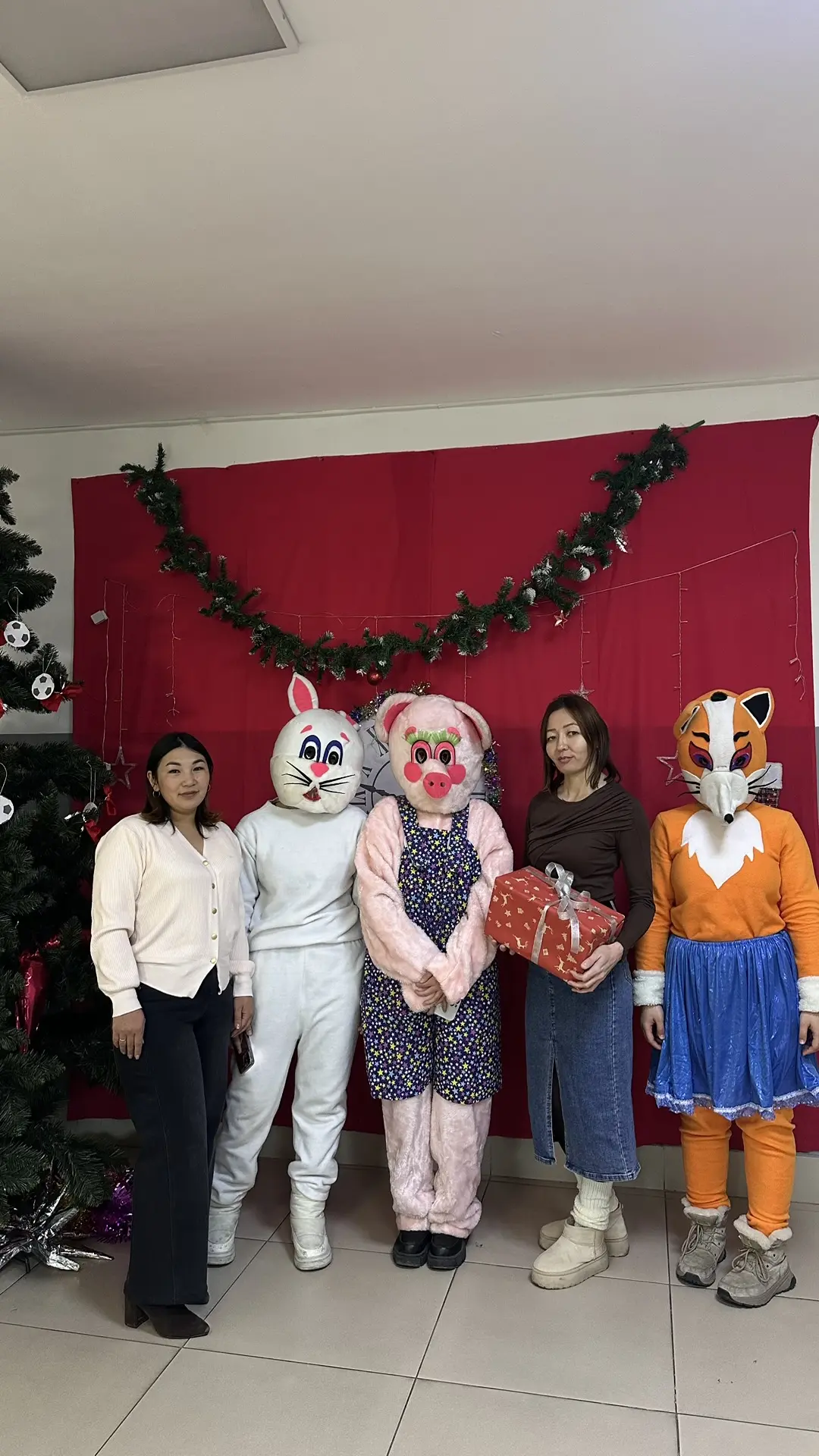🎄Еще один проект начал свою реализацию!!!  🎊 В преддверии нового года советники нашей школы Газиза Е