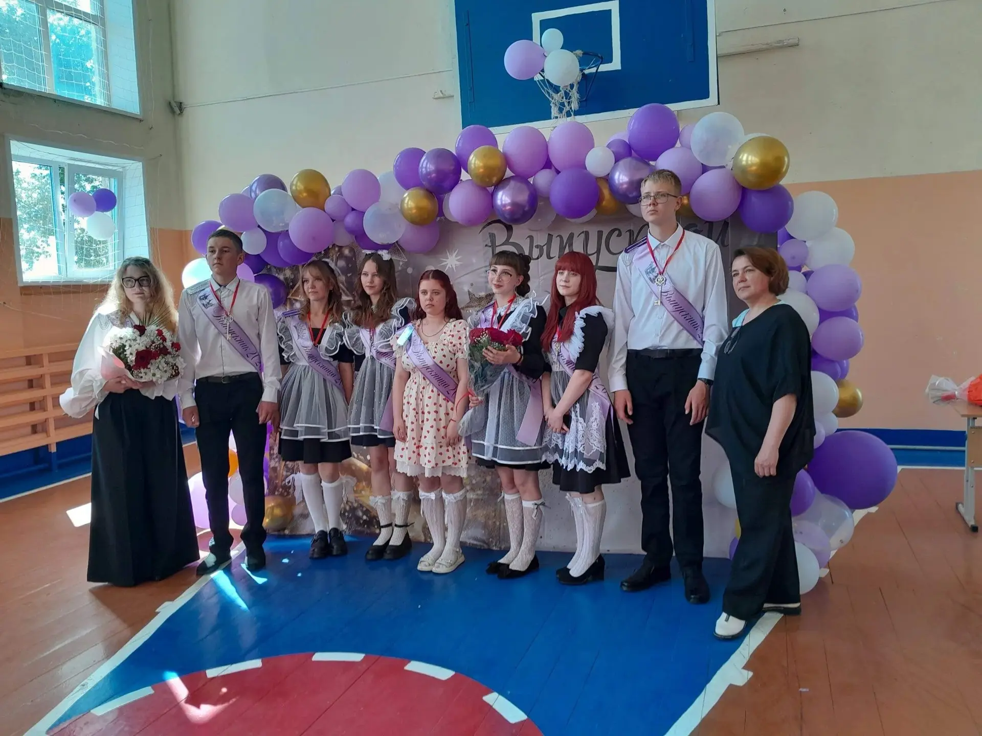 В добрый путь, выпускники! 🎓💜