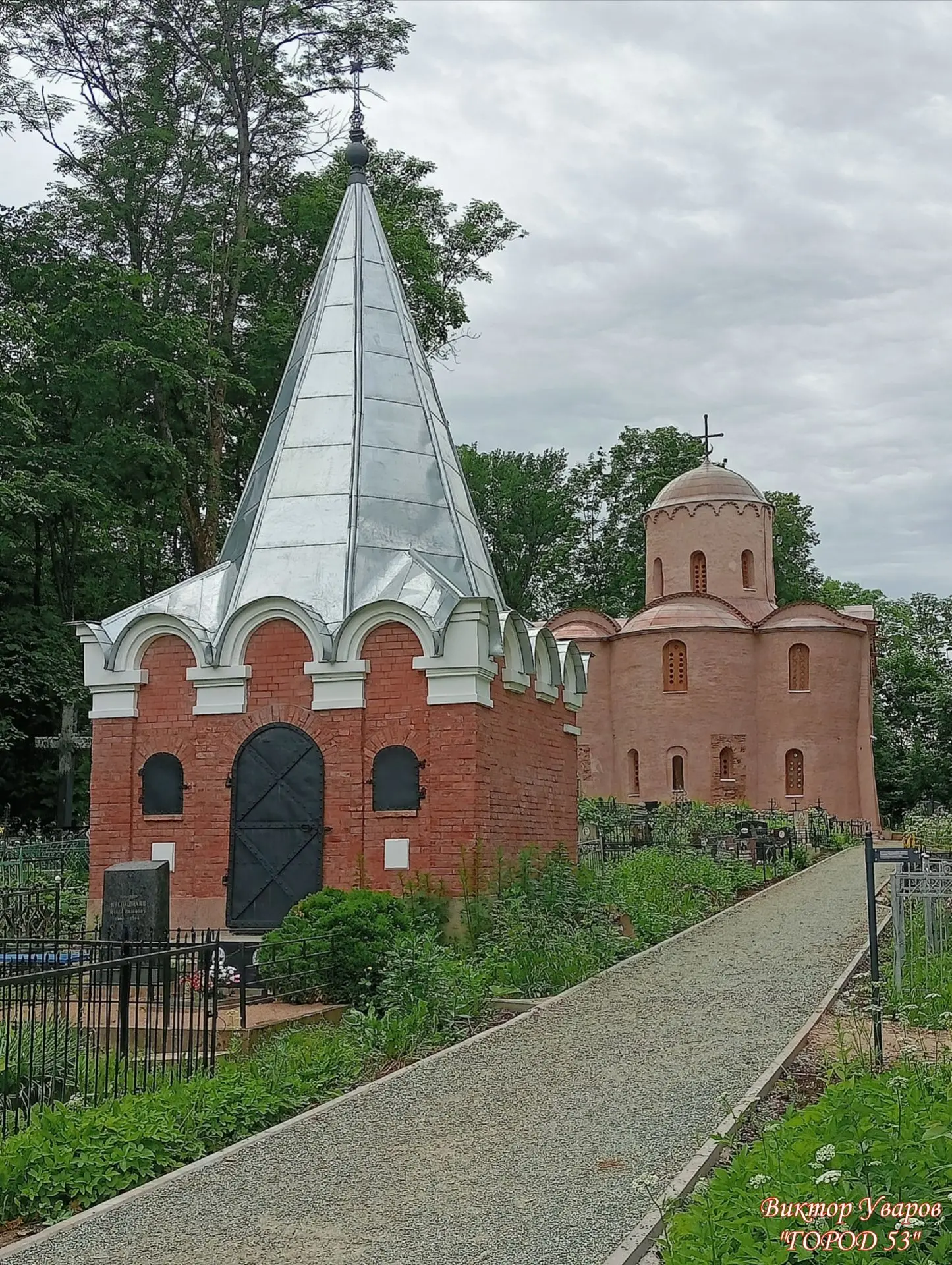 Друзья, церковь Петра и Павла на Синичьей горе (XII в.), которая буквально на днях открылась после м