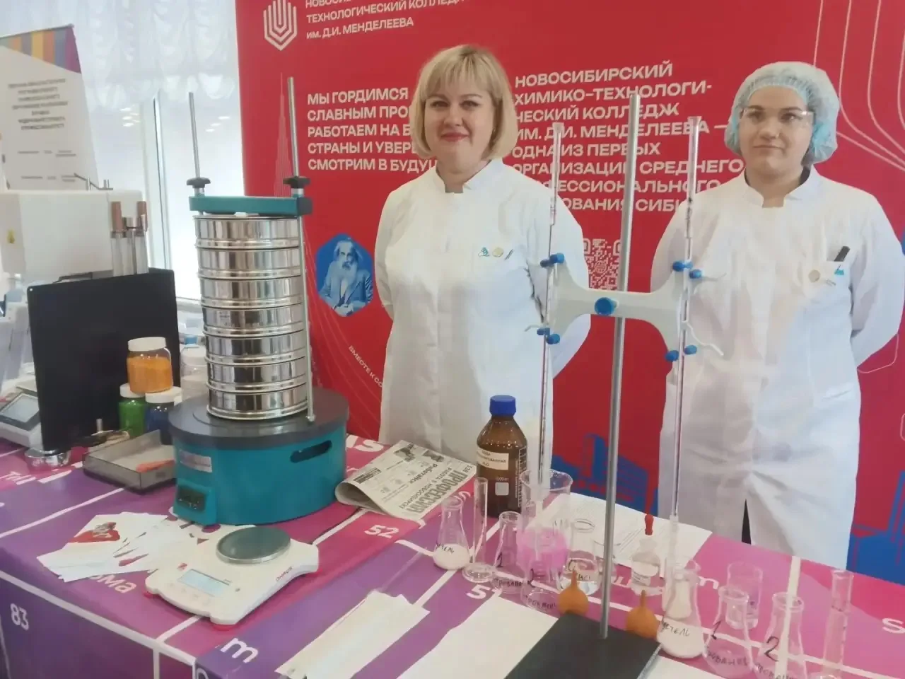 Студенты групп ИКС-14 и ССА-101 посетили Всероссийскую ярмарку трудоустройства «Работа России. Время