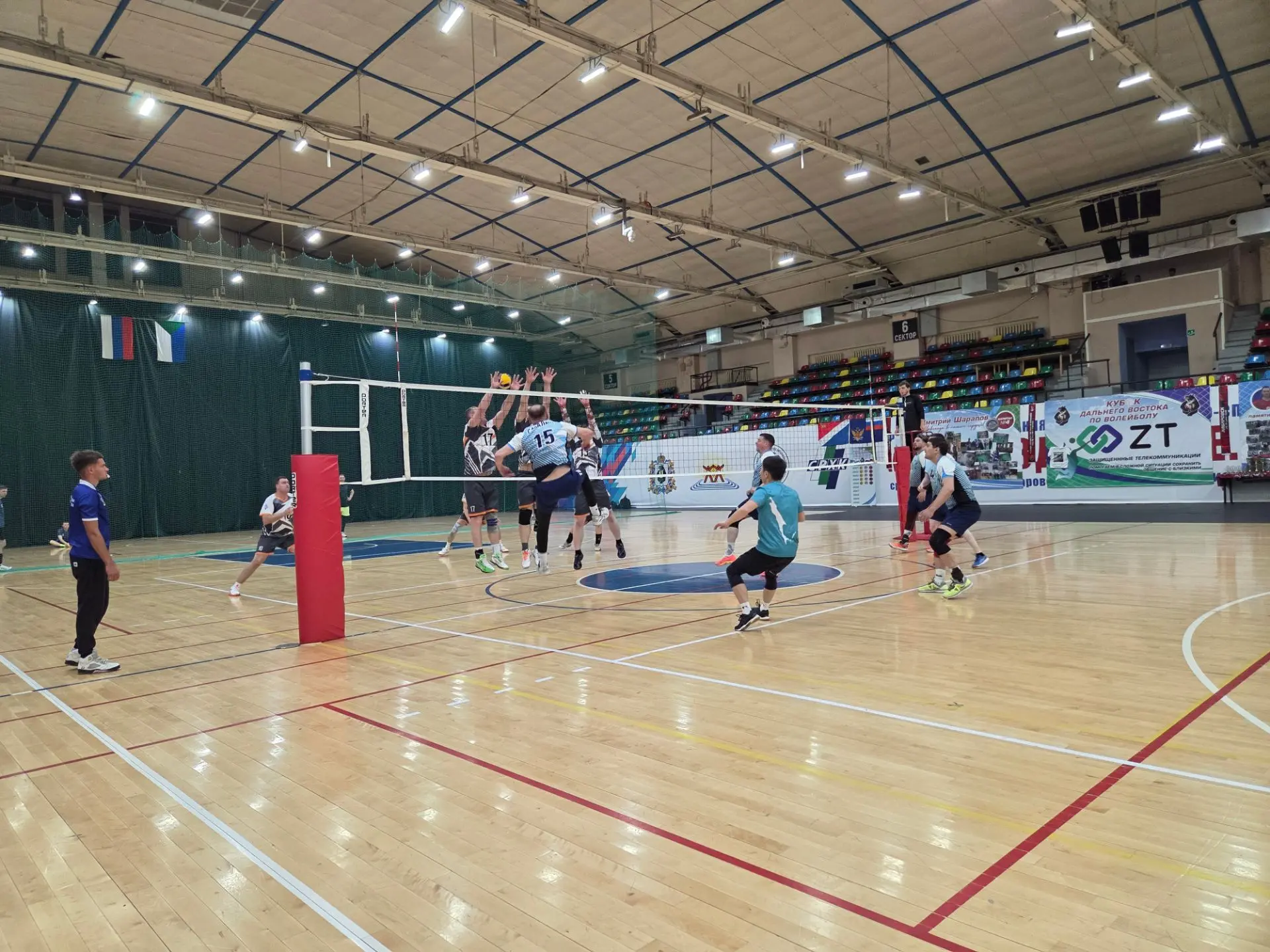 🏐 Кубок Дальнего Востока памяти Дмитрия Шарапова – всё на площадке турнира!

🔥 На волейбольной пло
