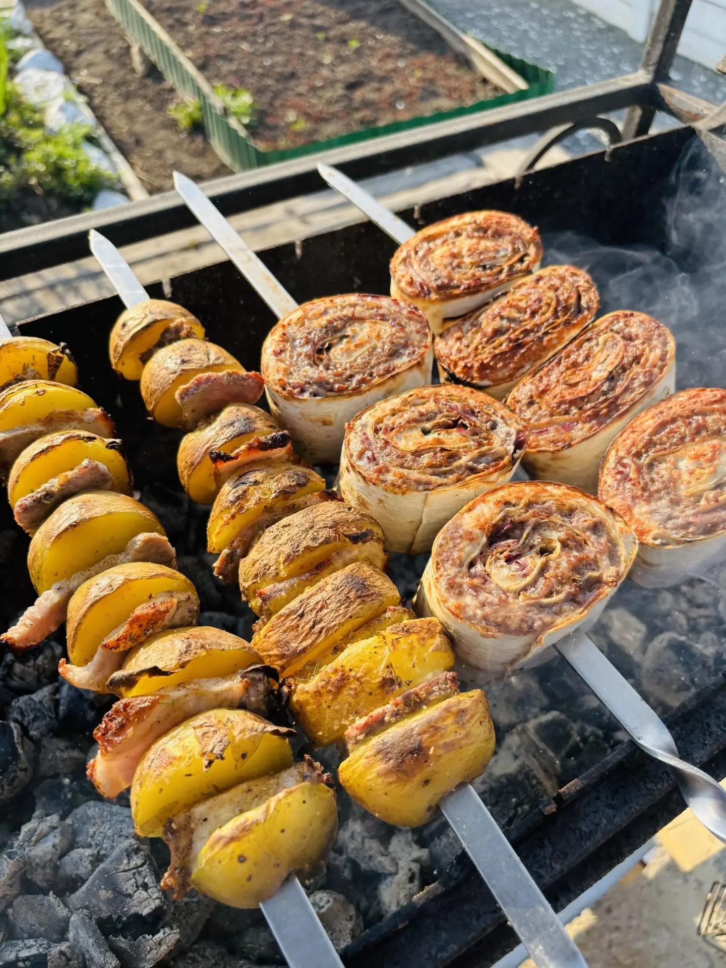 Очень вкусный ужин на мангале