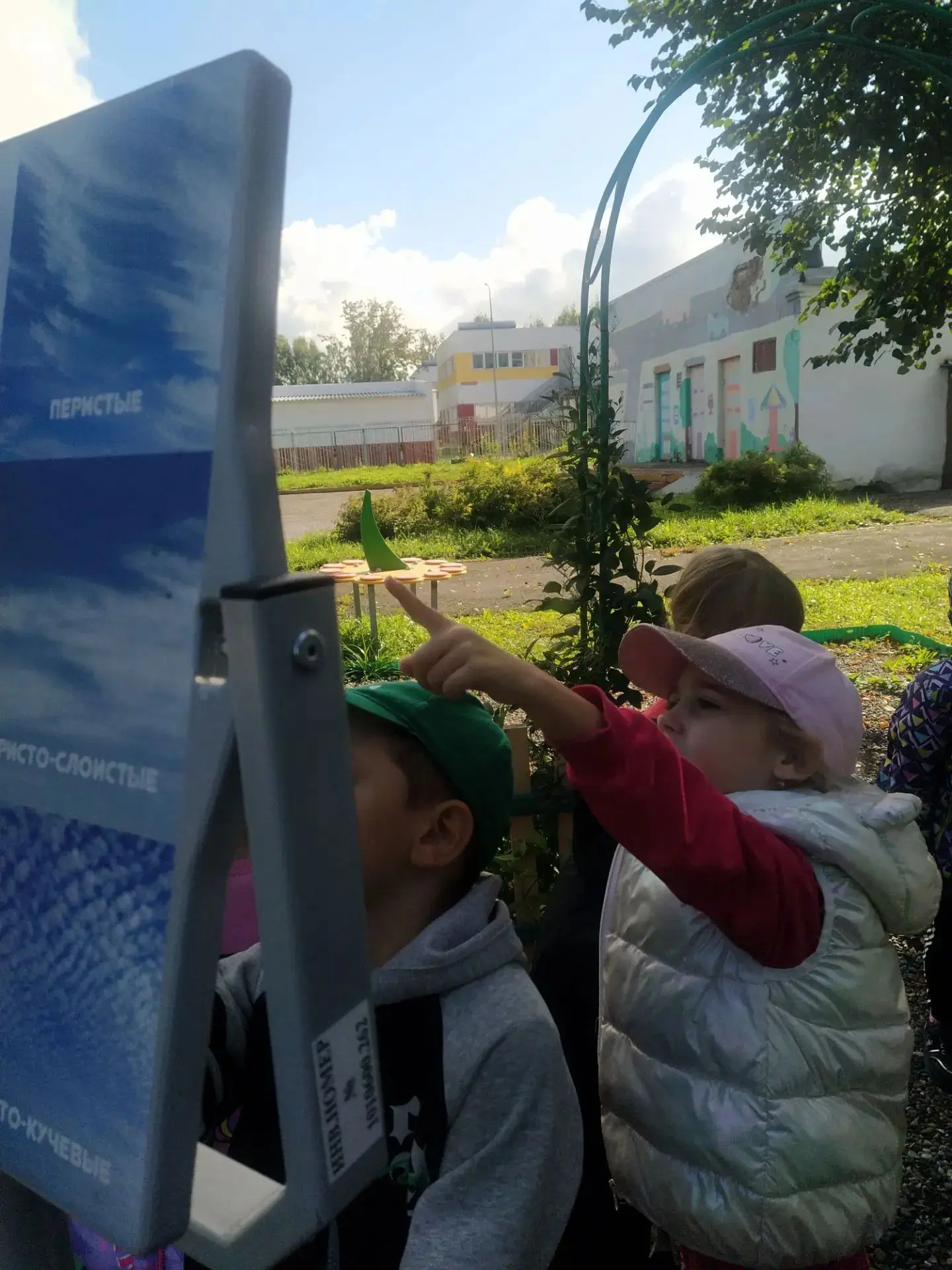 Как это увлекательно и познавательно — собственная метеостанция! Ребята изучили солнечн...