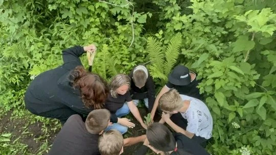 В знак благодарности родному краю и на память о школьной жизни выпускники 9 «А» класса ...