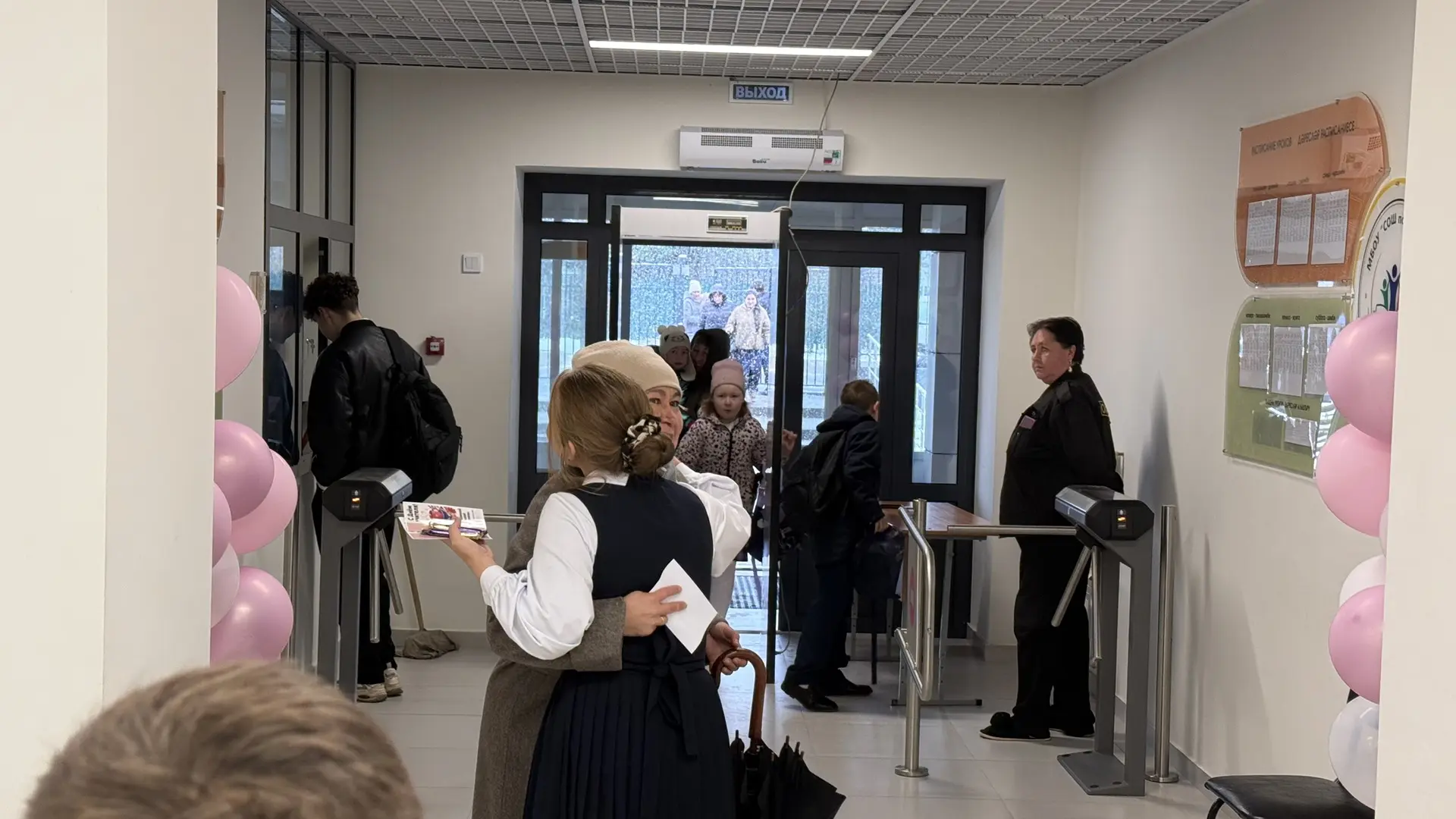 3 октября в нашей школе прошёл День учителя — день, когда мы чествуем тех, кто посвящае...