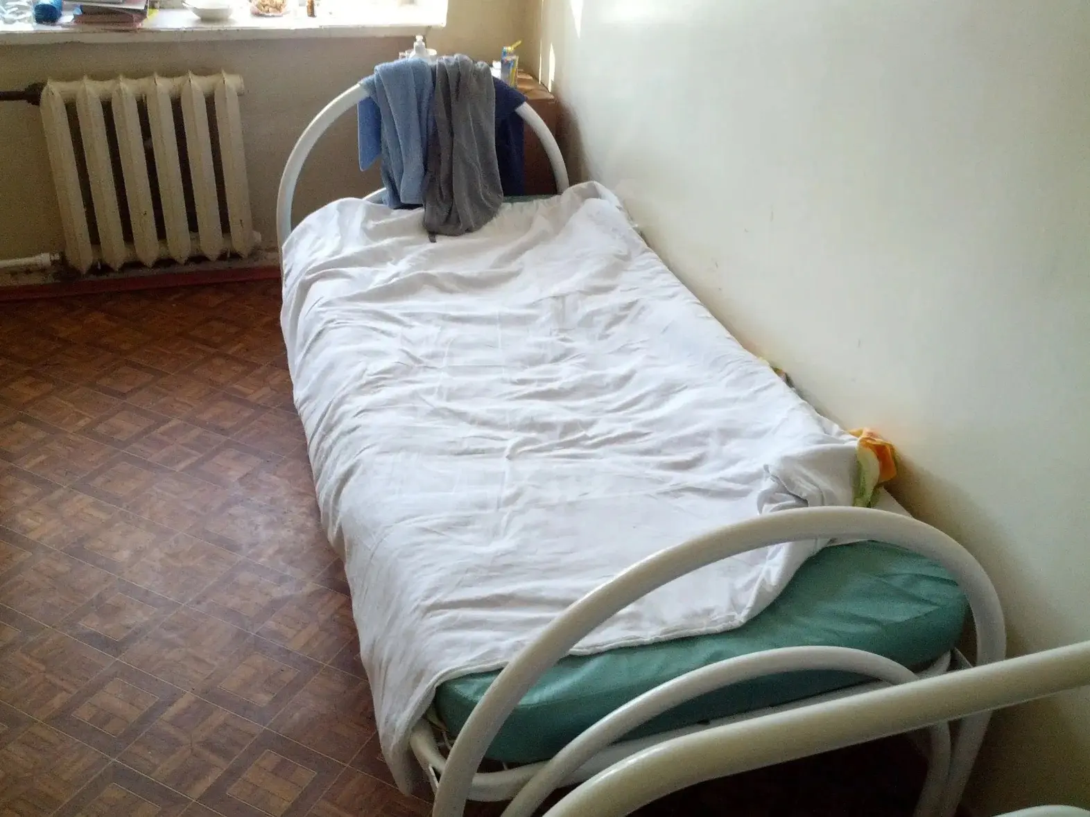 С гнойными пролежнями и гематомами вернулась пенсионерка из частного пансионата. В 2024...