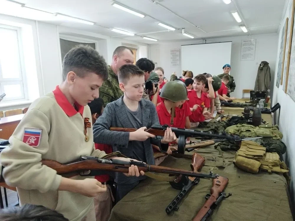 Амбассадоры "Профессионалитета" и Курсанты Зонального центра познакомили юнармейцев и школьников гор