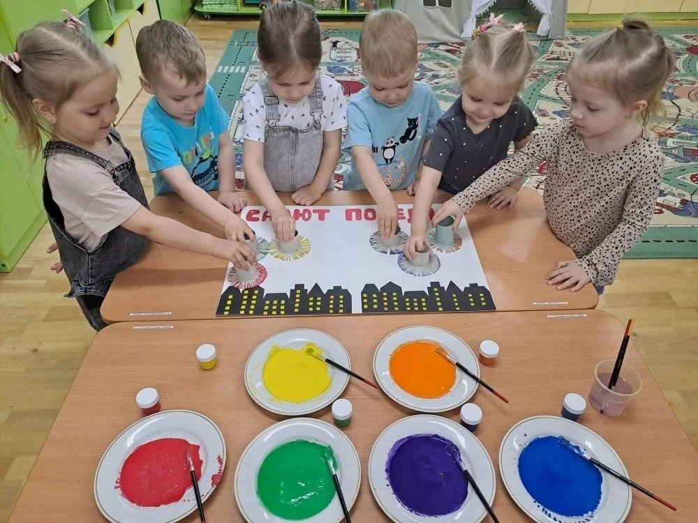 🎆 День салюта Победы у дошколят: рисуем, помним, радуемся  Ребята узнали, как в 1945 году впервые пр