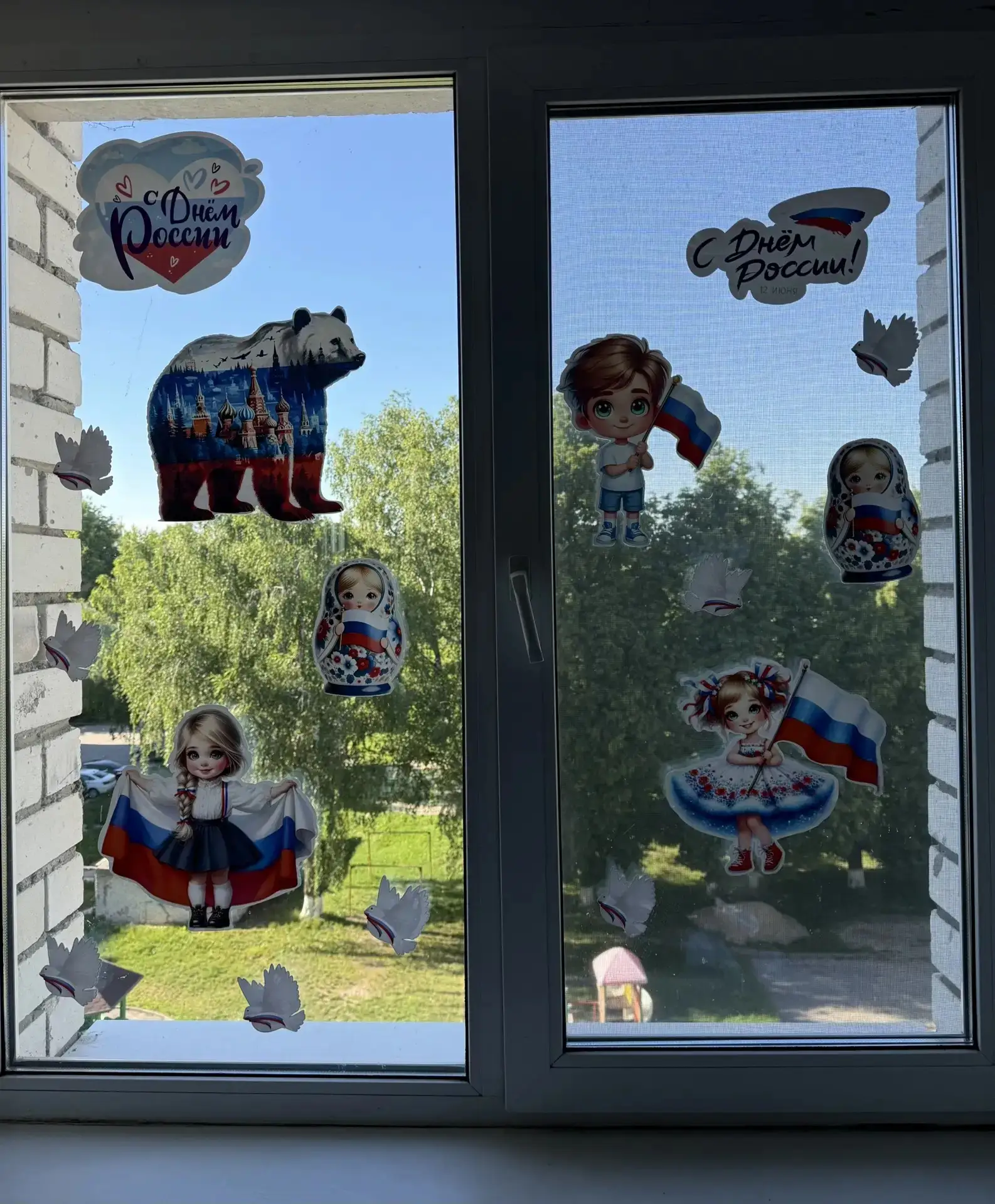 🇷🇺 Окна России — в каждом доме! 🇷🇺

Наши учащиеся не перестают радовать своей активностью и любо