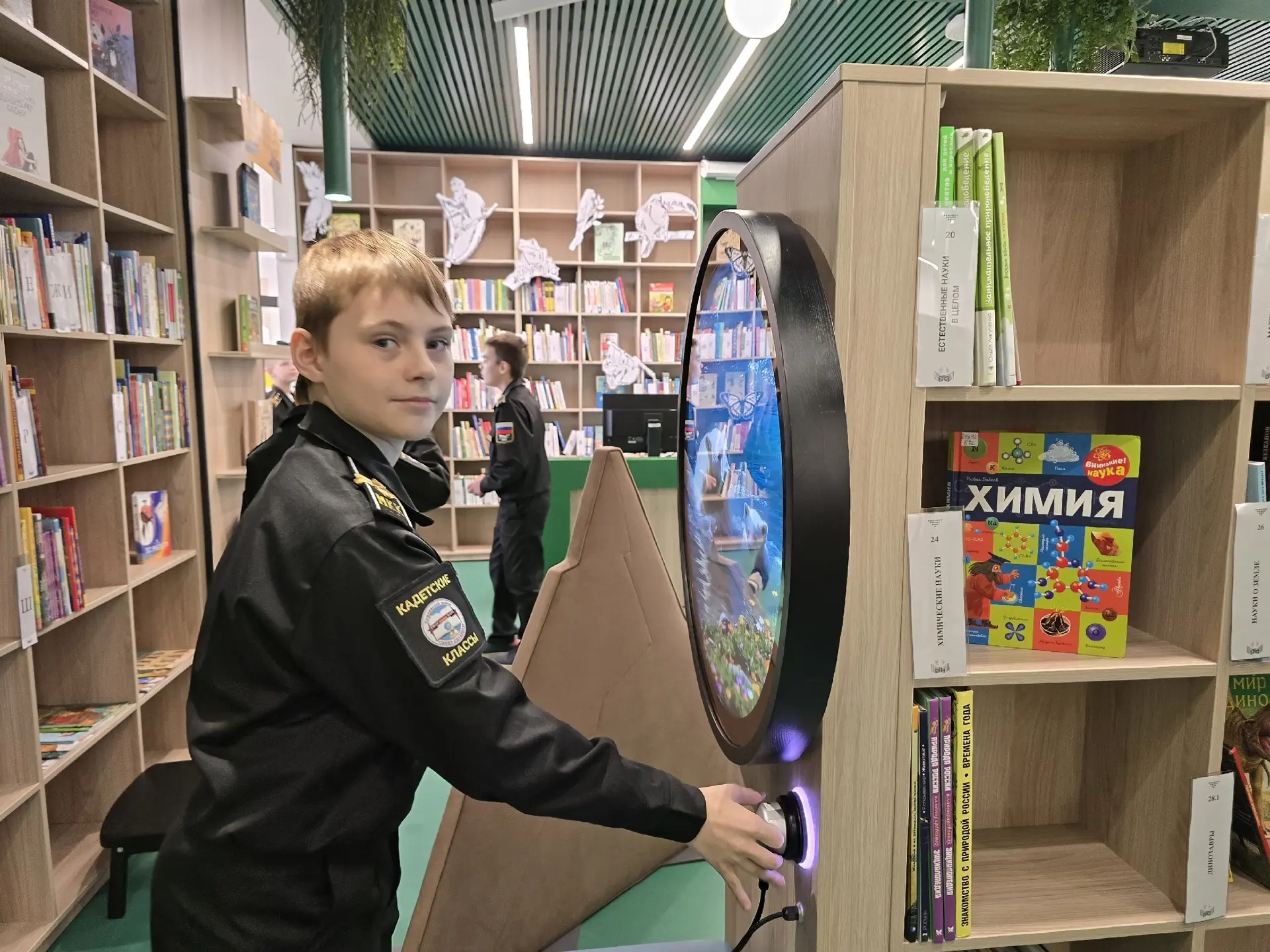 В канун Дня Победы 5 кадетский класс покорил библиотеку «Притяжение» 🎖📚    Накануне великого праздни