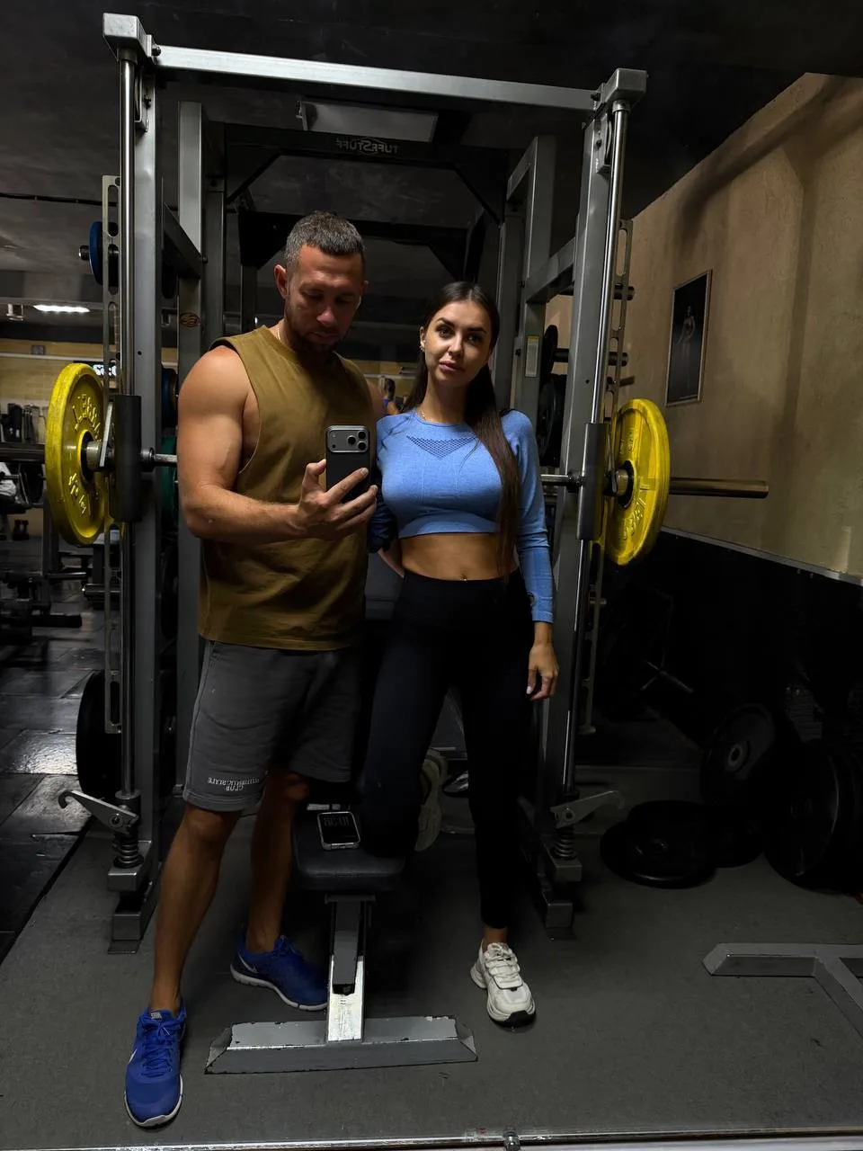 Бодрого всем 💪
Когда отдали детей бабушкам , я думал мы будем с женой тусить гулять отдыхать 😁
Но 