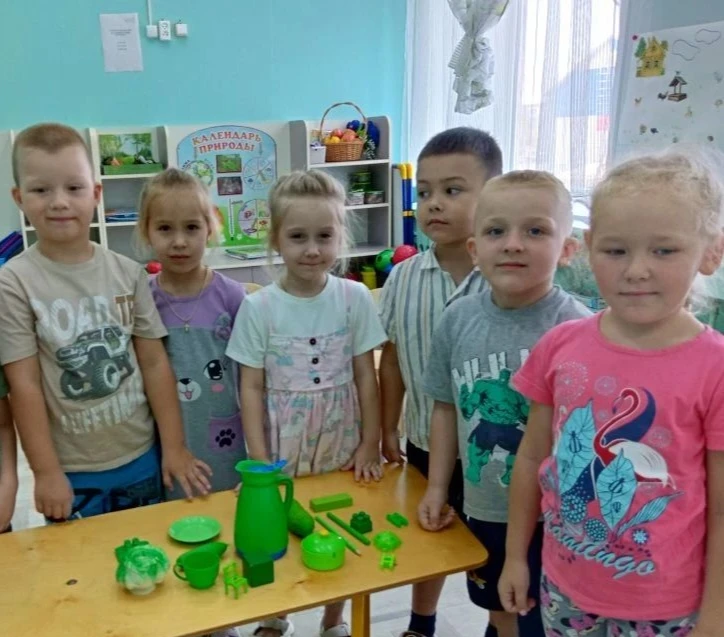 В старшей группе "Ромашка" - "Зелёный день".