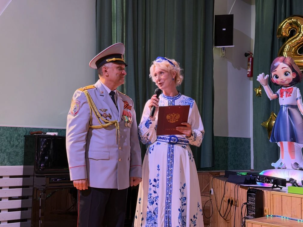 🎓 В 1-м корпусе прошёл Последний звонок для 11 класса  В стенах нашей школы прозвучал главный звонок