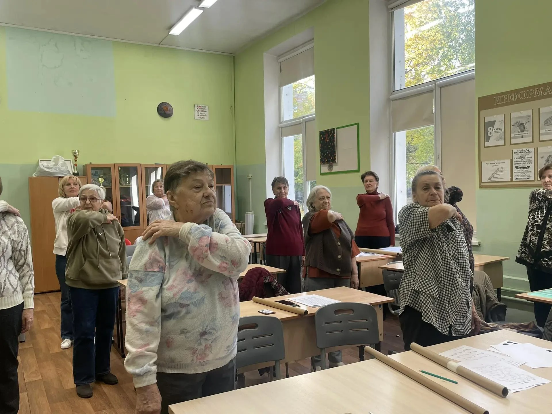 🧶 Сегодня в нашей школе в рамках проекта «Московское долголетие» прошла акция «День ув...