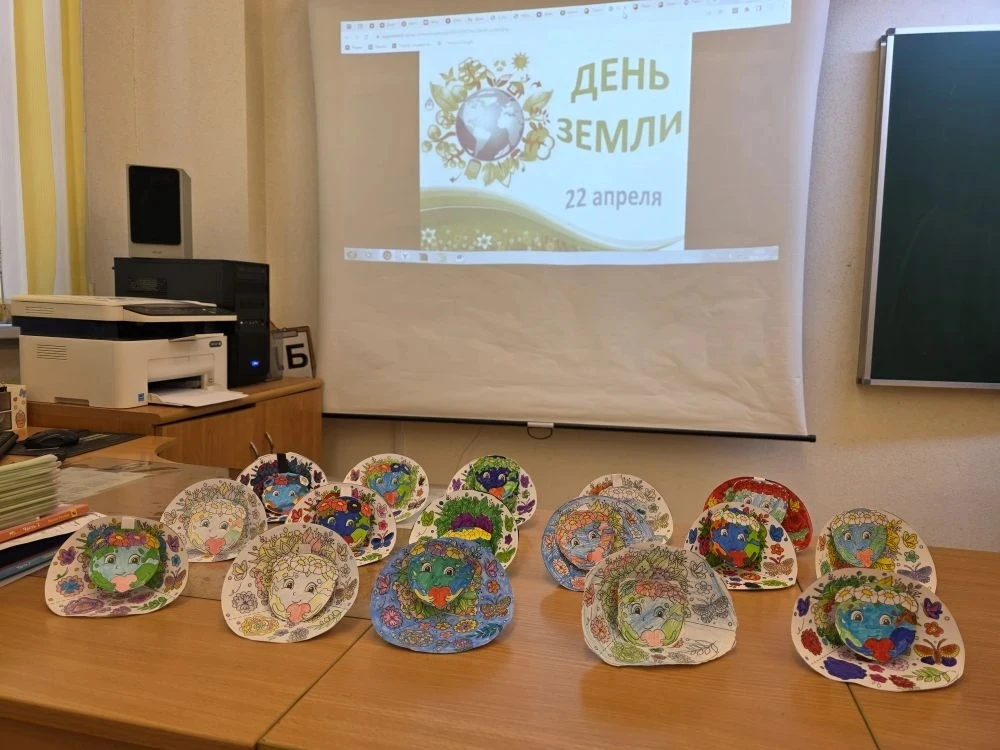 🌍 Урок ИЗО в 3Б классе: «День Земли»  Сегодня в 3Б классе прошёл особенный урок изобразительного иск