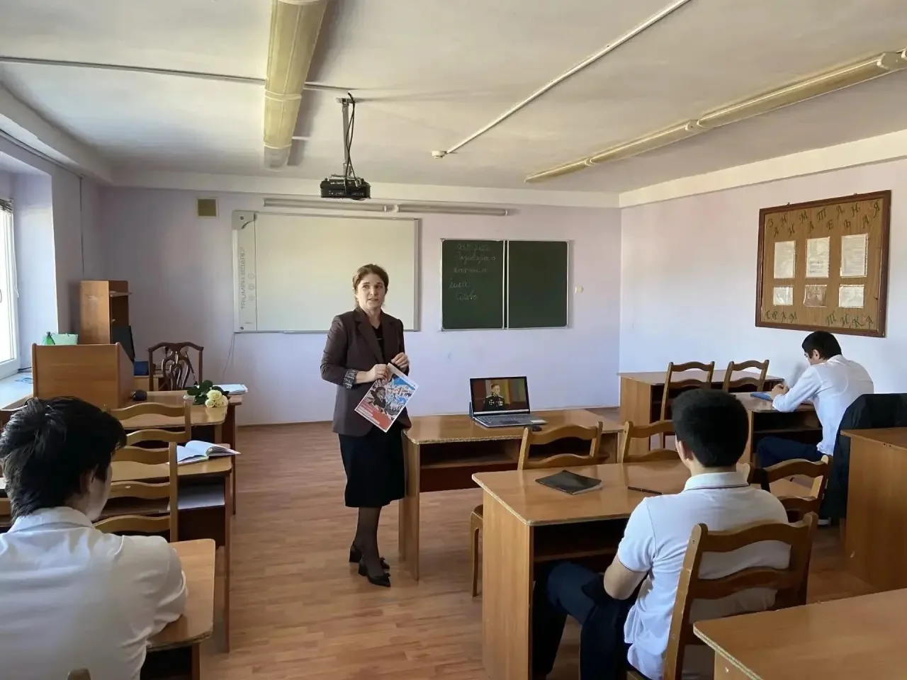 5 октября в колледже прошли традиционные   Разговоры о важном посвящались теме служения...