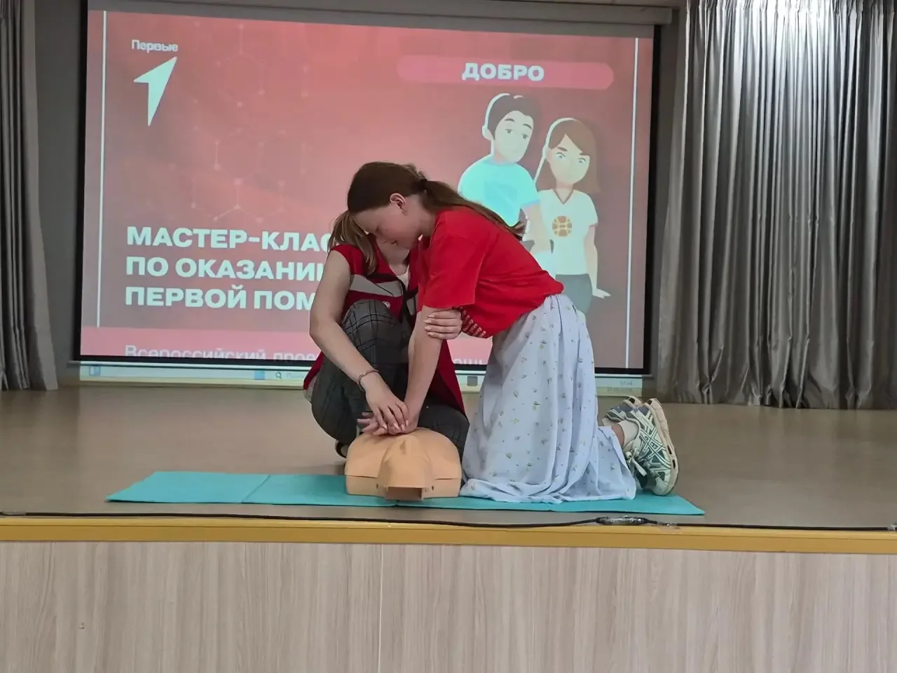 15 июня воспитанники пришкольного лагеря посетили мастер‑класс по оказанию первой помощи в МЦ «Киләч