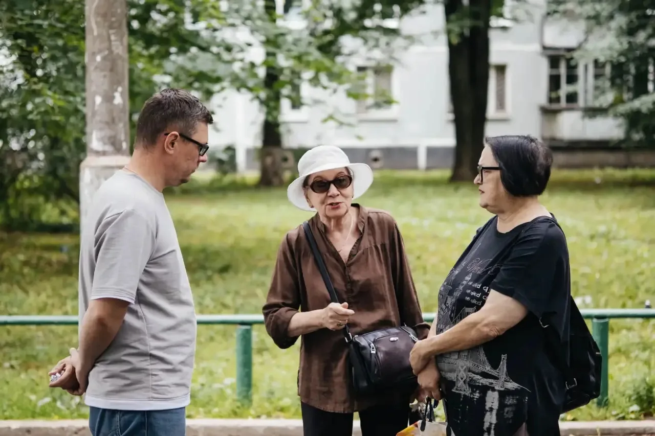 Главный инженер АО «Жилкомплекс» Олег Николаевич Митрофанов, сотрудники подрядной организации, предс