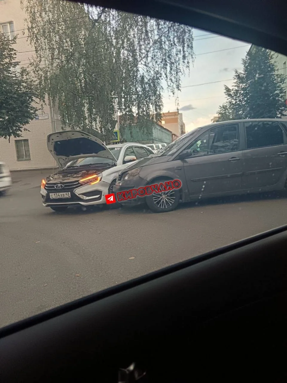 ДТП на пересечении Октябрьского проспекта и Спасской.