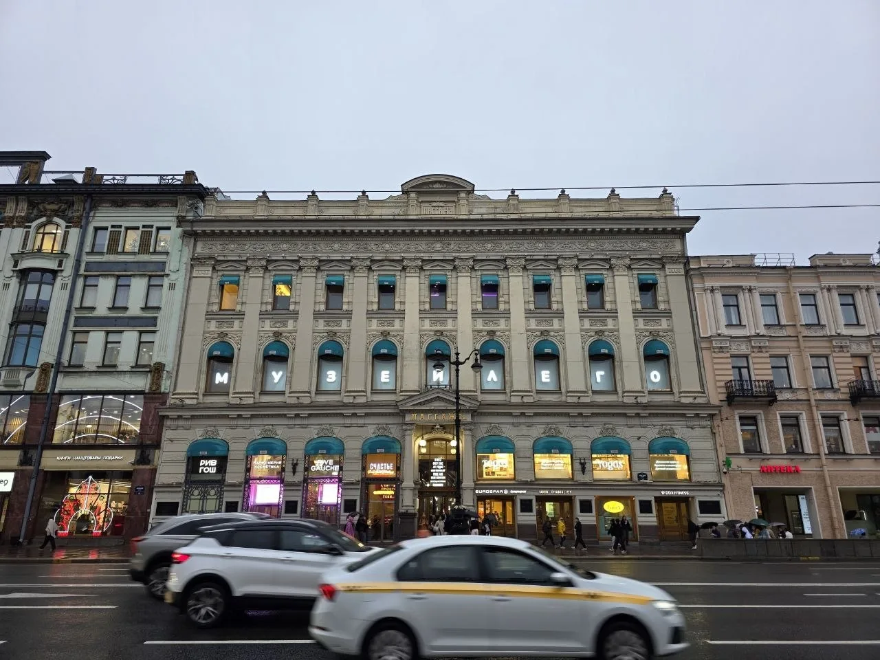 ❗️И при этом элиты критикуют народ и говорят, что мы необразованные и без вкуса...

НАСТОЯЩИЙ МАТЕРИ