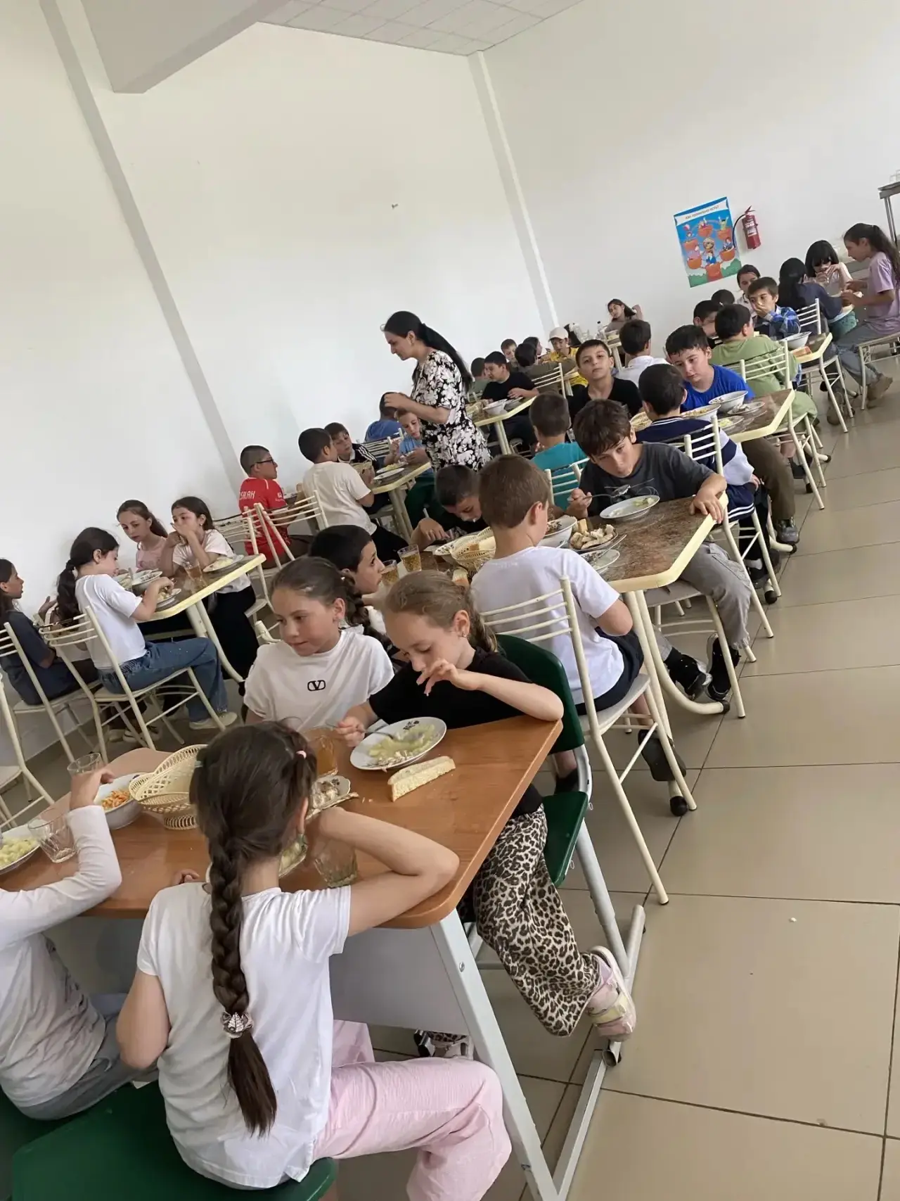 Завтрак и обед в нашей школе для детей лагерной смены на 19.06.26 г.