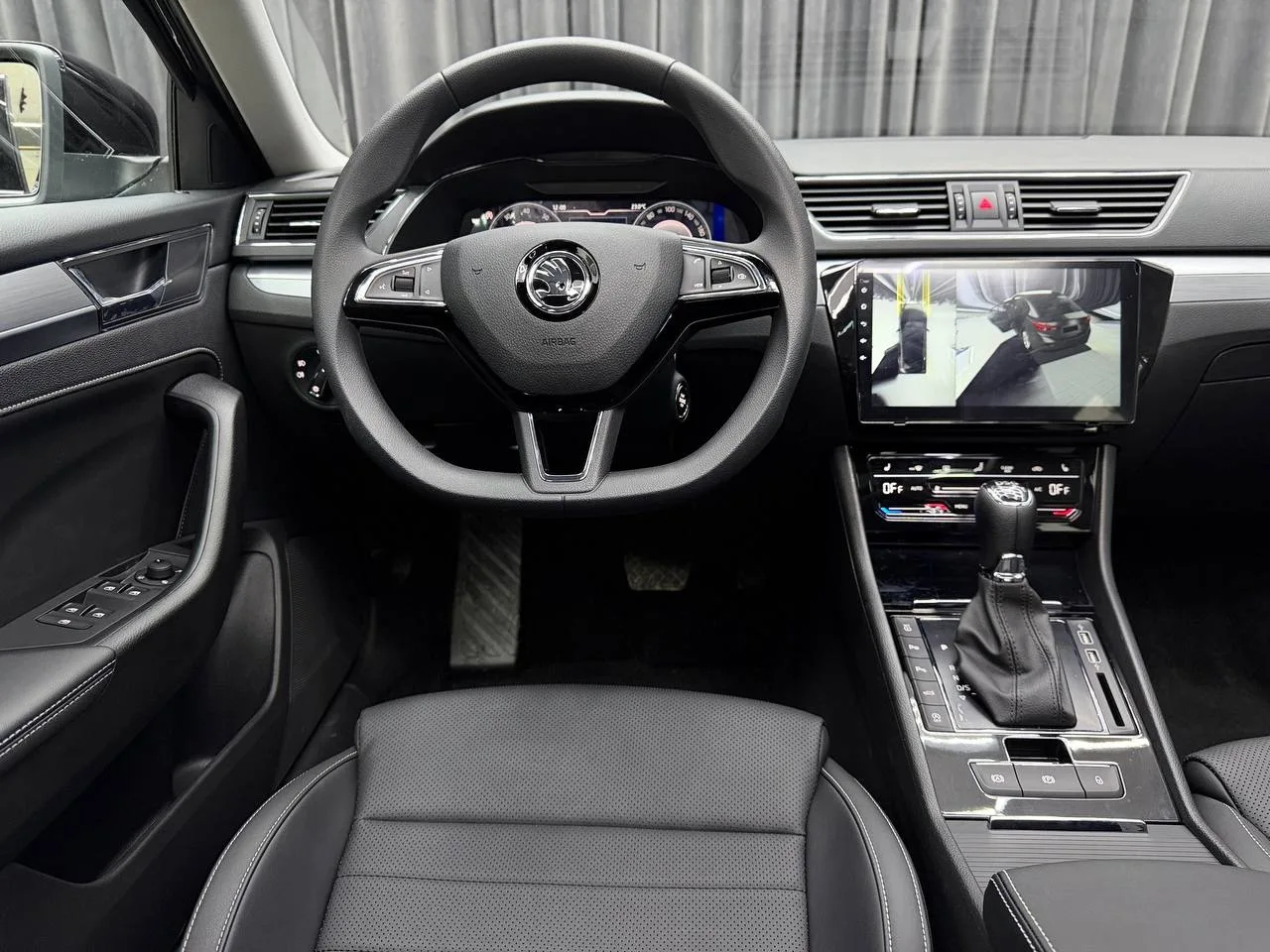 Новый автомобиль Skoda Superb 🔥  Предмаксимальная комплектация  — 2025 год; — Двигатель 1.4, 150 л.с