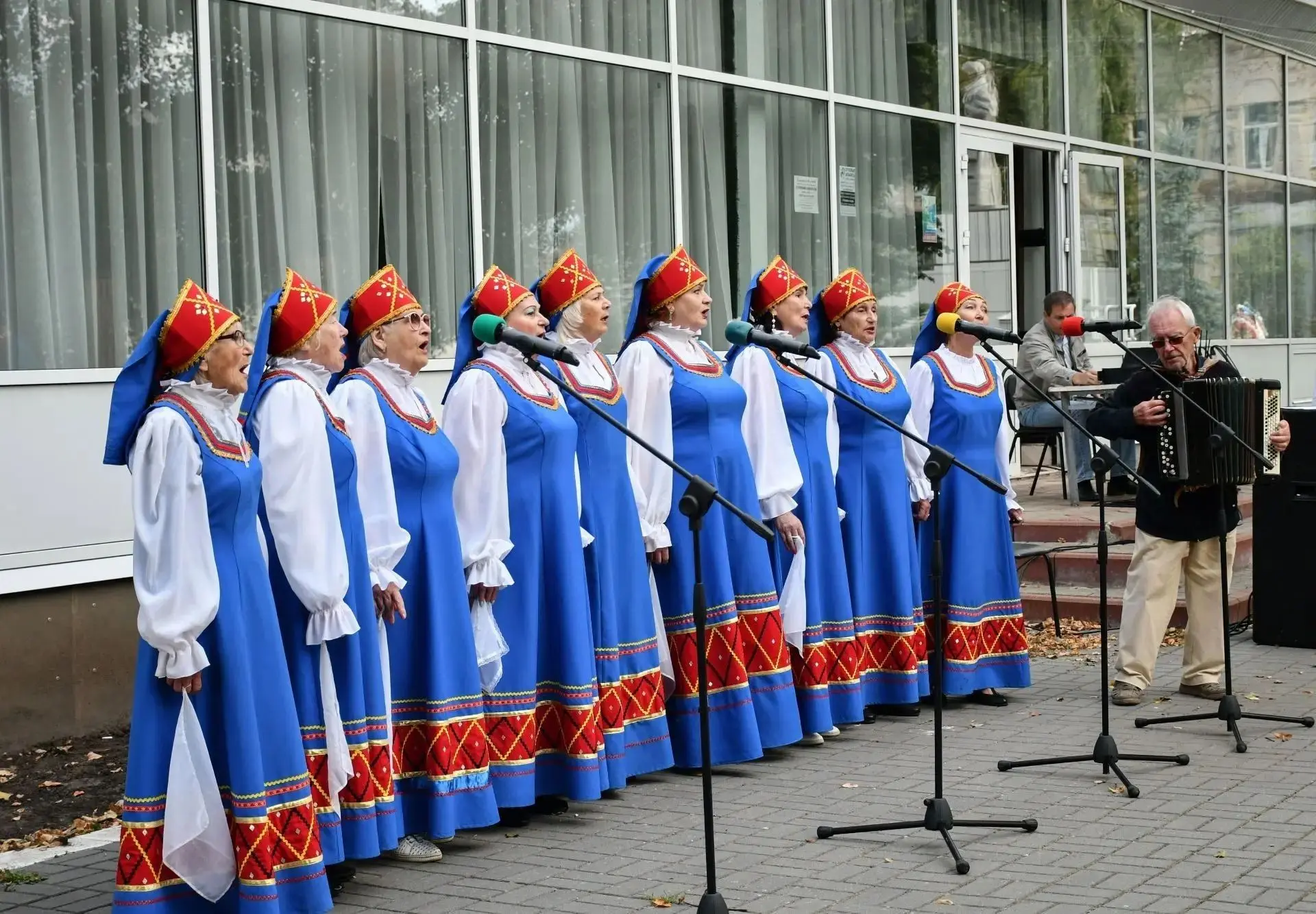 Сохранение традиций и поддержка активного долголетия: ансамбль «Раздолье» на городских ...