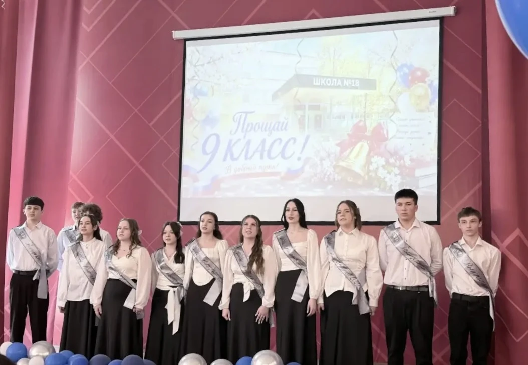 Привет, друзья! 👋  Я — школьный совёнок, и у меня для вас самые свежие и важные новости! ✨  Сегодня 