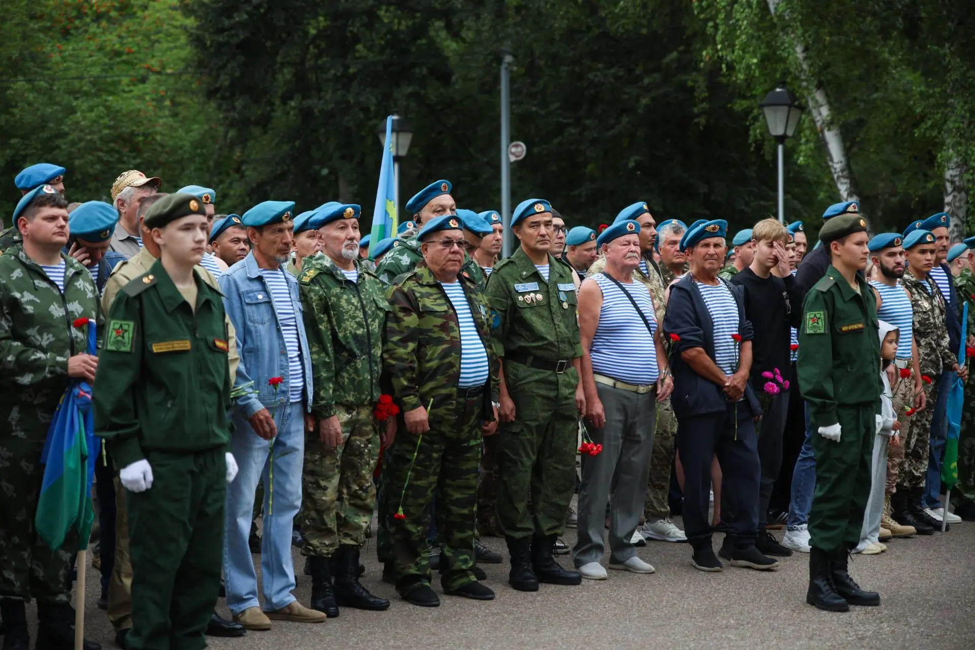 Дорогие десантники и ветераны ВДВ!
Поздравляю вас с Днём Воздушно-десантных войск!

За голубыми бере