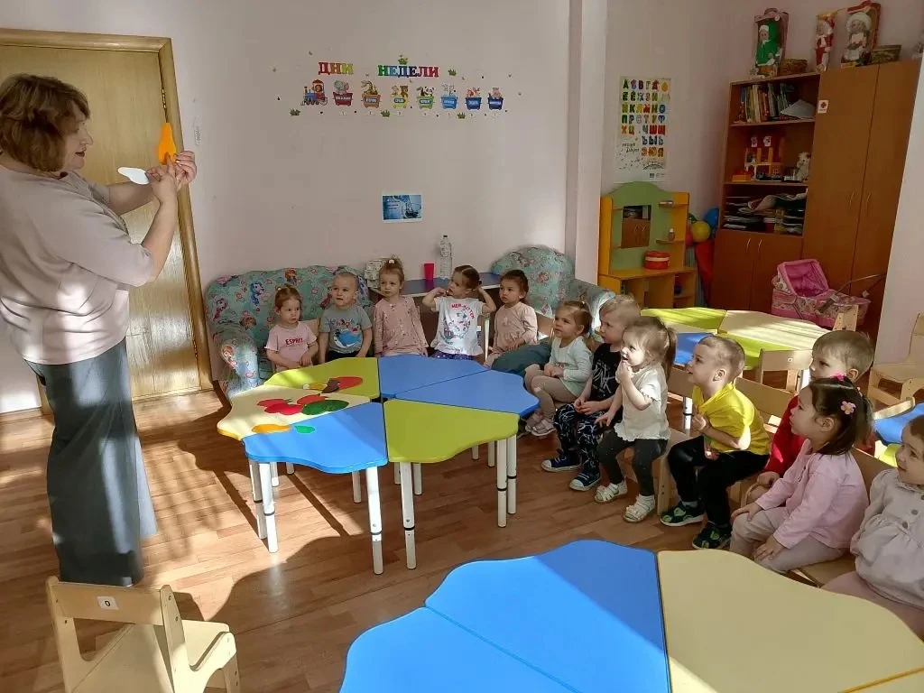 🧮УВЛЕКАТЕЛЬНАЯ МАТЕМАТИКА!  ✨ Занятие в 1‑й младшей группе: познаём мир математики! ✨  👩‍👩‍👧‍👦Сегодн