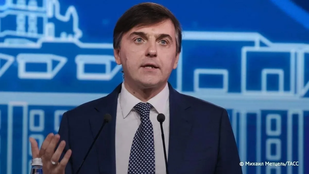 ❗С 1 сентября школьникам запретят использовать телефоны на уроках, сообщил ТАСС Сергей ...