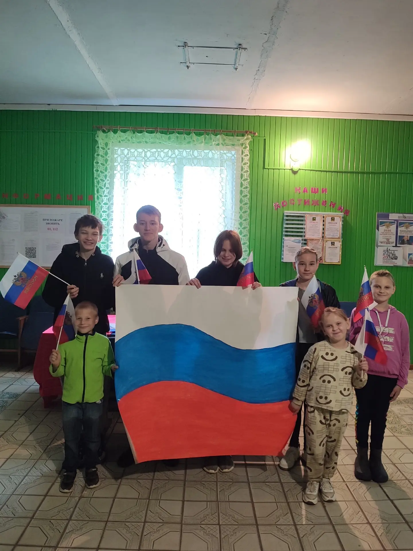 🇷🇺Работники Никулинского СДК провели яркую и насыщенную  программу «Три цвета России»...