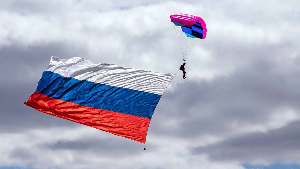 С праздником, товарищи!🇷🇺🎉
