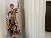 В Батайске продавщица похитила деньги с карты покупателя
