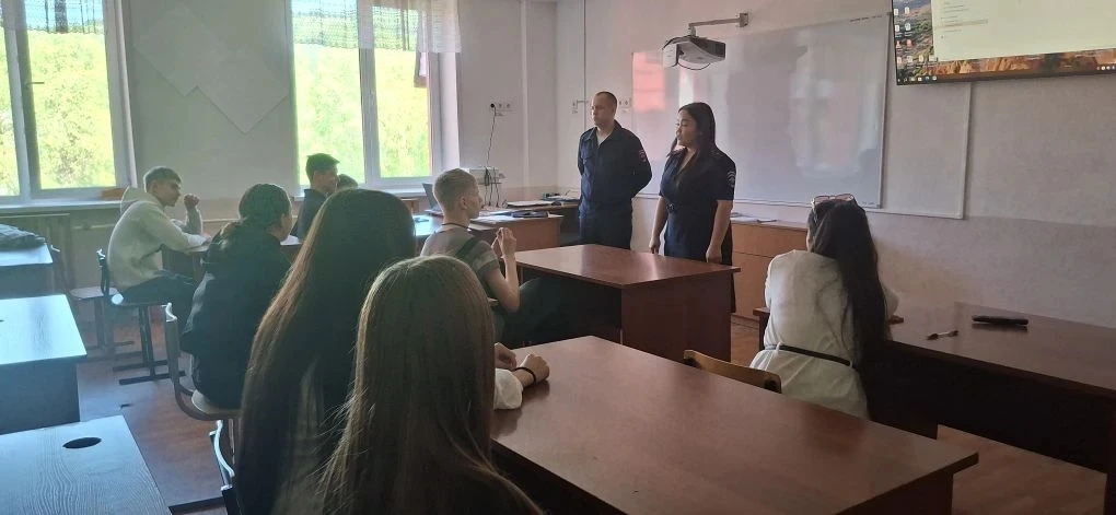 25.05.2026. Профилактическая беседа на тему: " Управление ТС несовершеннолетними" провели инспектор 