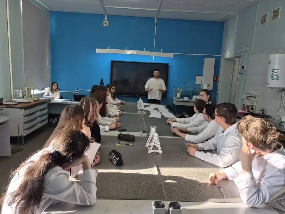 Шаги к профессии   🎓✨ В школе прошли насыщенные и интересные профориентационные мероприятия.  💼 К ст