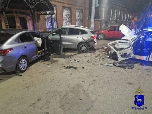 Водитель Hyundai Solaris въехал в Lada Granta на красный свет — и лишился свободы на 1,...