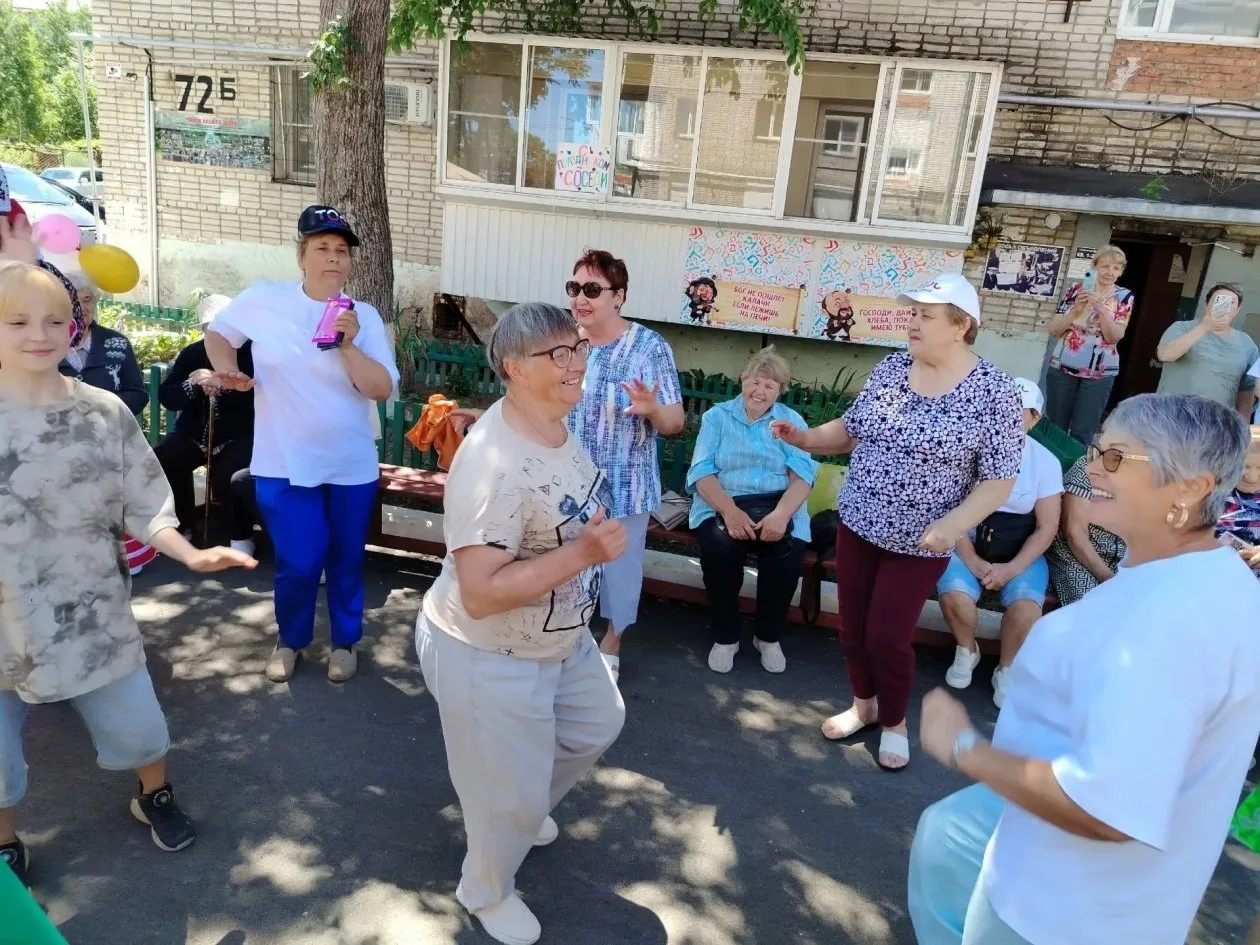 В Биробиджане прошли праздники по случаю Дня соседа

Накануне жители сразу нескольких микрорайонов Б