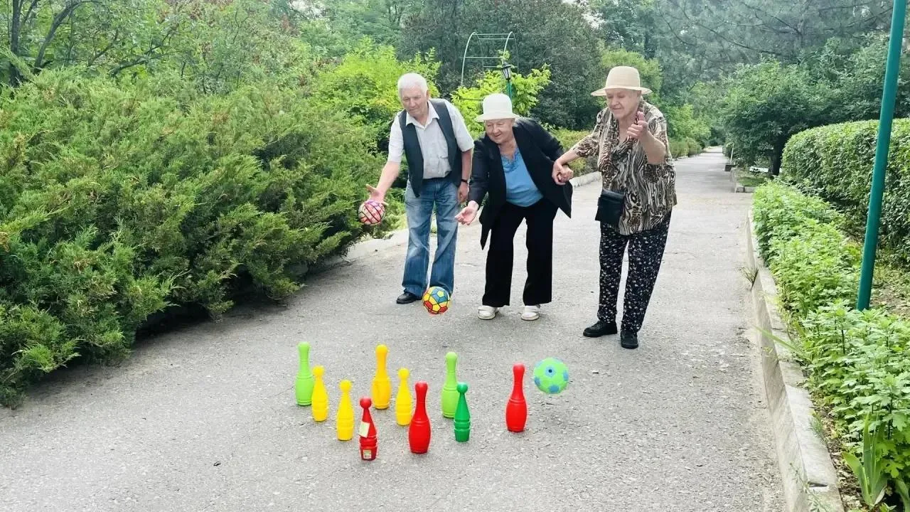 Веселые старты в доме - интернате : Боулинг, мяч и море позитива! 🎳⚽️

Эти выходные Ергенинцы прове