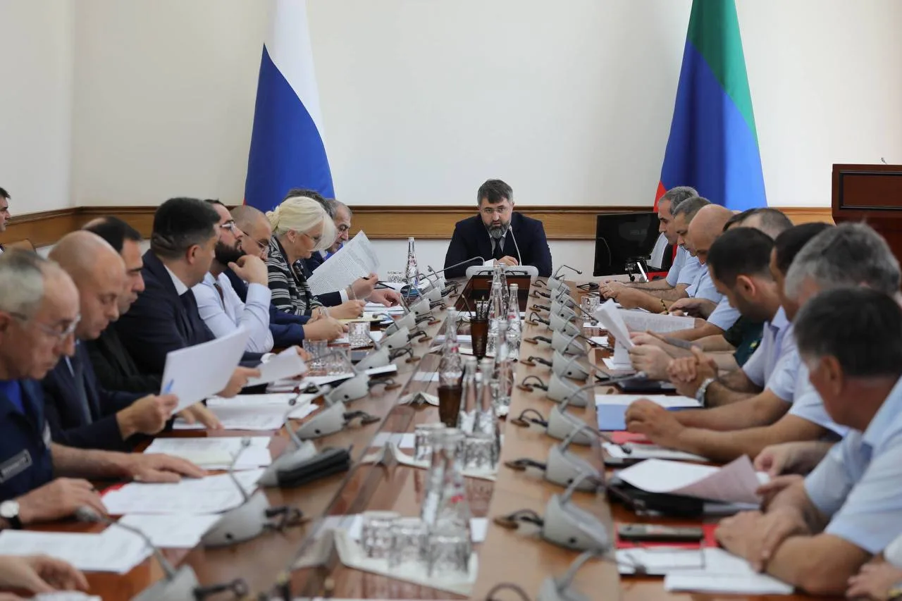 #прямосейчас
Врио министра здравоохранения РД Алиомар Ахмедов принимает участие в заседании Правител