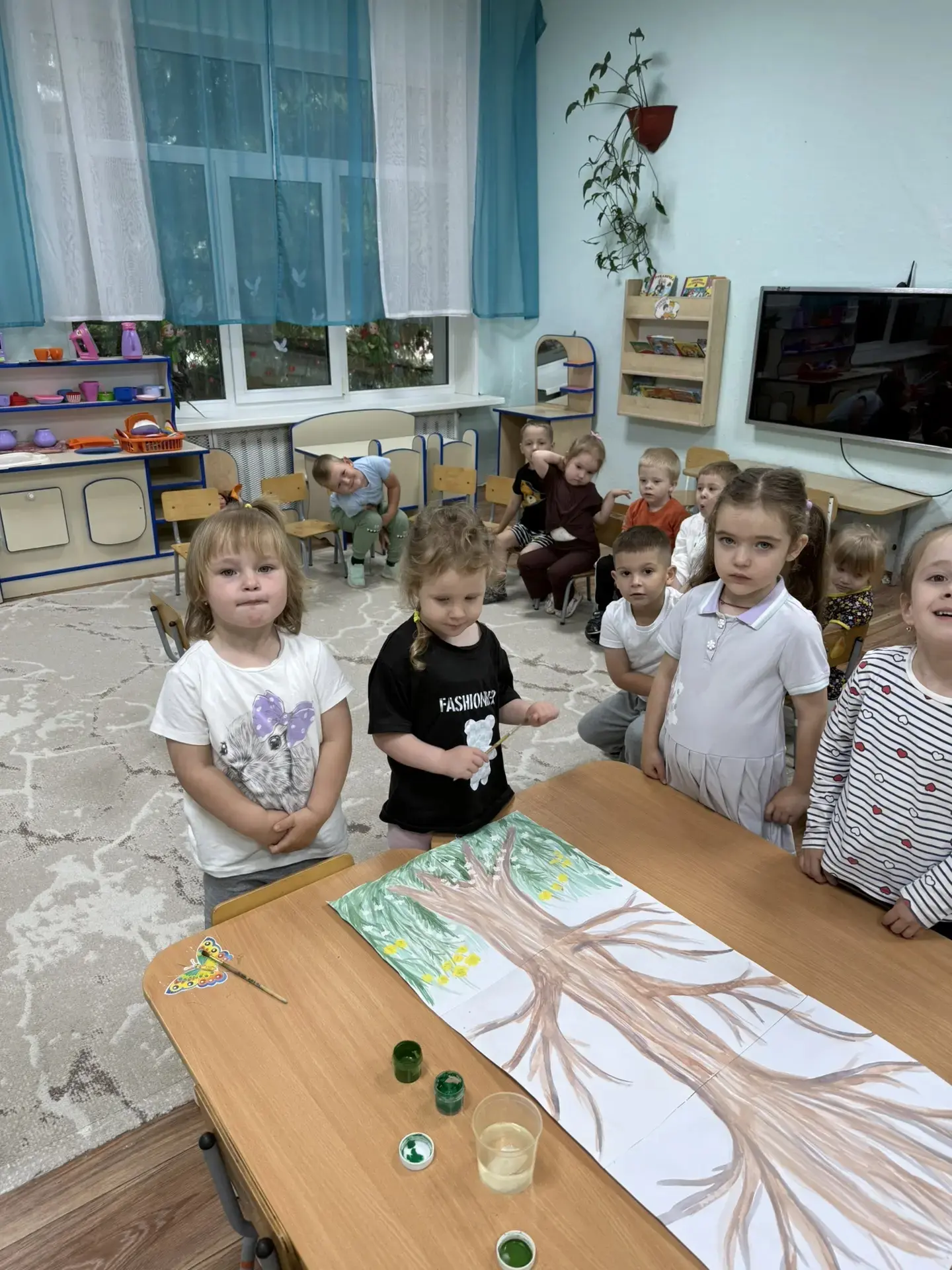Сегодня в нашей второй младшей группе прошел праздник дружбы! Мы поговорили о том, как ...