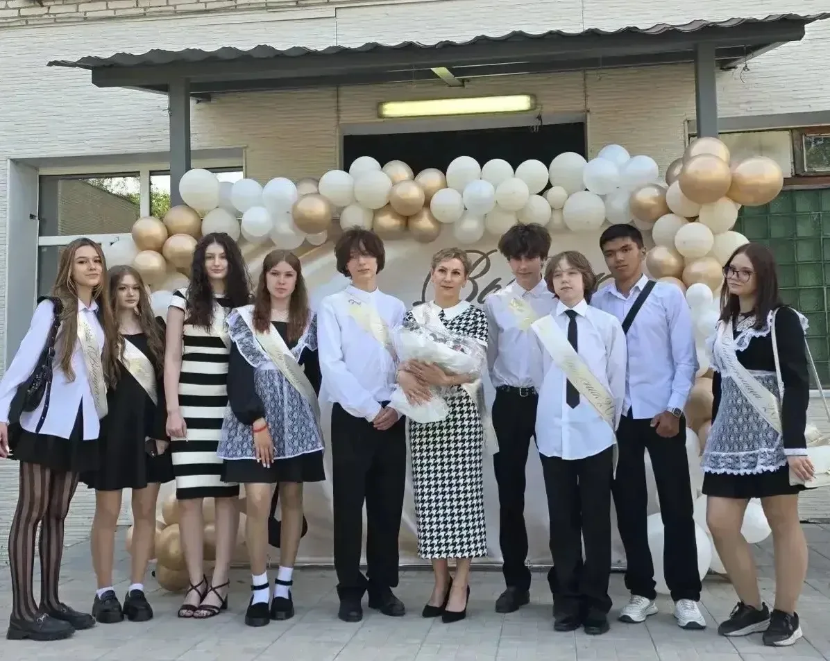 Дорогие выпускники 9-х классов! 🎓✨  Сегодня вы завершаете важный этап в своей жизни — основное общее
